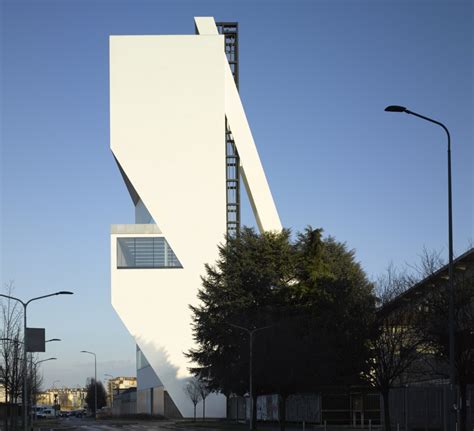 torre nuova fondazione prada dall'alto|Inaugura la nuova Torre di Fondazione Prada a Milano: ecco .